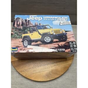 Revell Jeep Wrangler Rubicon 1:25 Scale Plastic Model Kit 85-4501